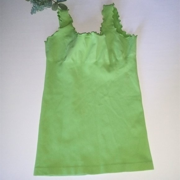 LAST CALL ~ Nwt Last Tango Women's Ribbed Scalloped Apple Green Stretch Tank S - Picture 6 of 7